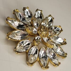 Gorgeous Vintage Glass Crystal Rhine Stone Flower Brooch